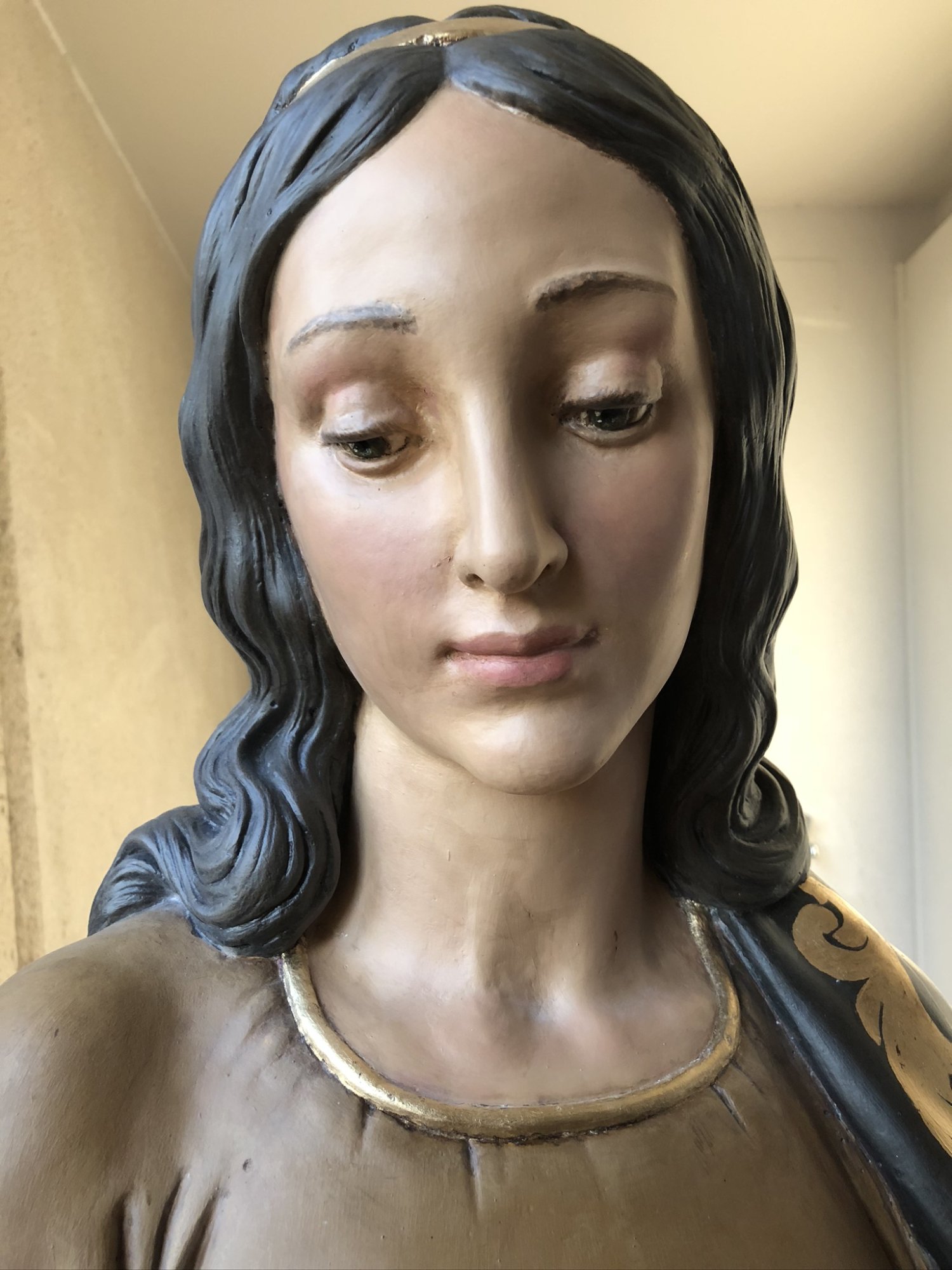 Policromado de escultura mariana de tamaño natural — Policromía, foto 1