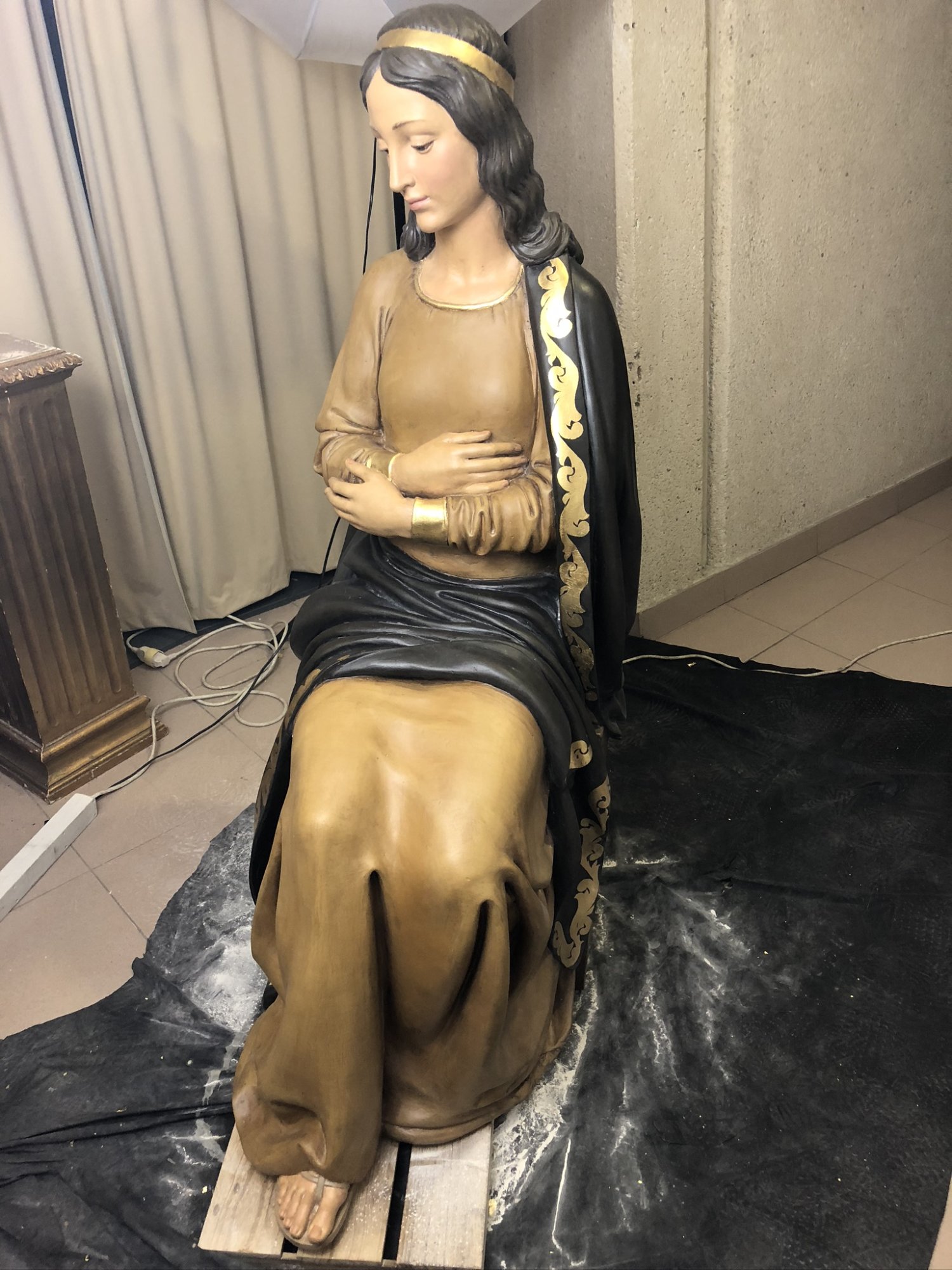 Policromado de escultura mariana de tamaño natural — Policromía, foto 2