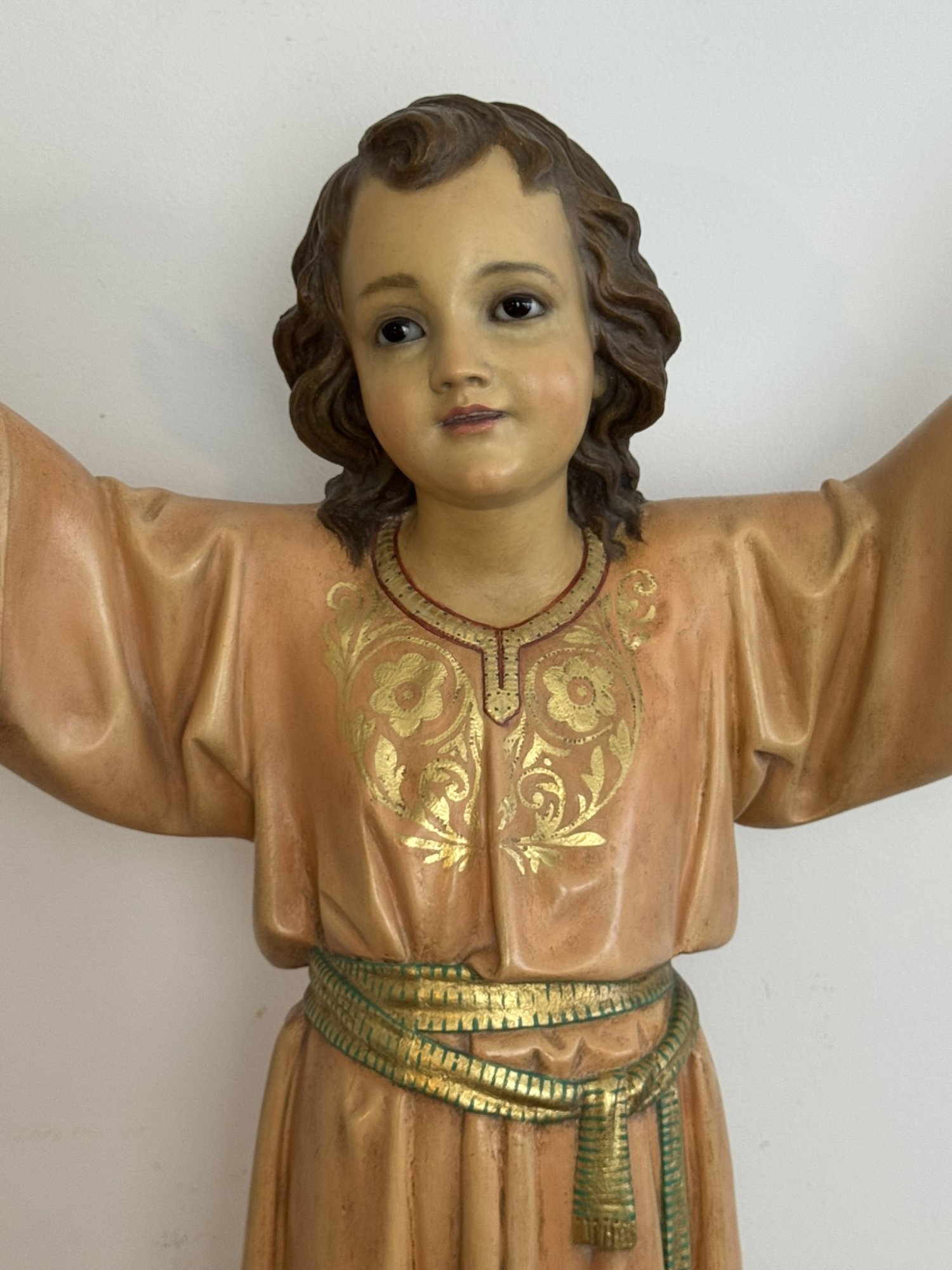 Reparación y repinte de Niño Jesús de gran formato — Reparaciones y repintes, foto 1