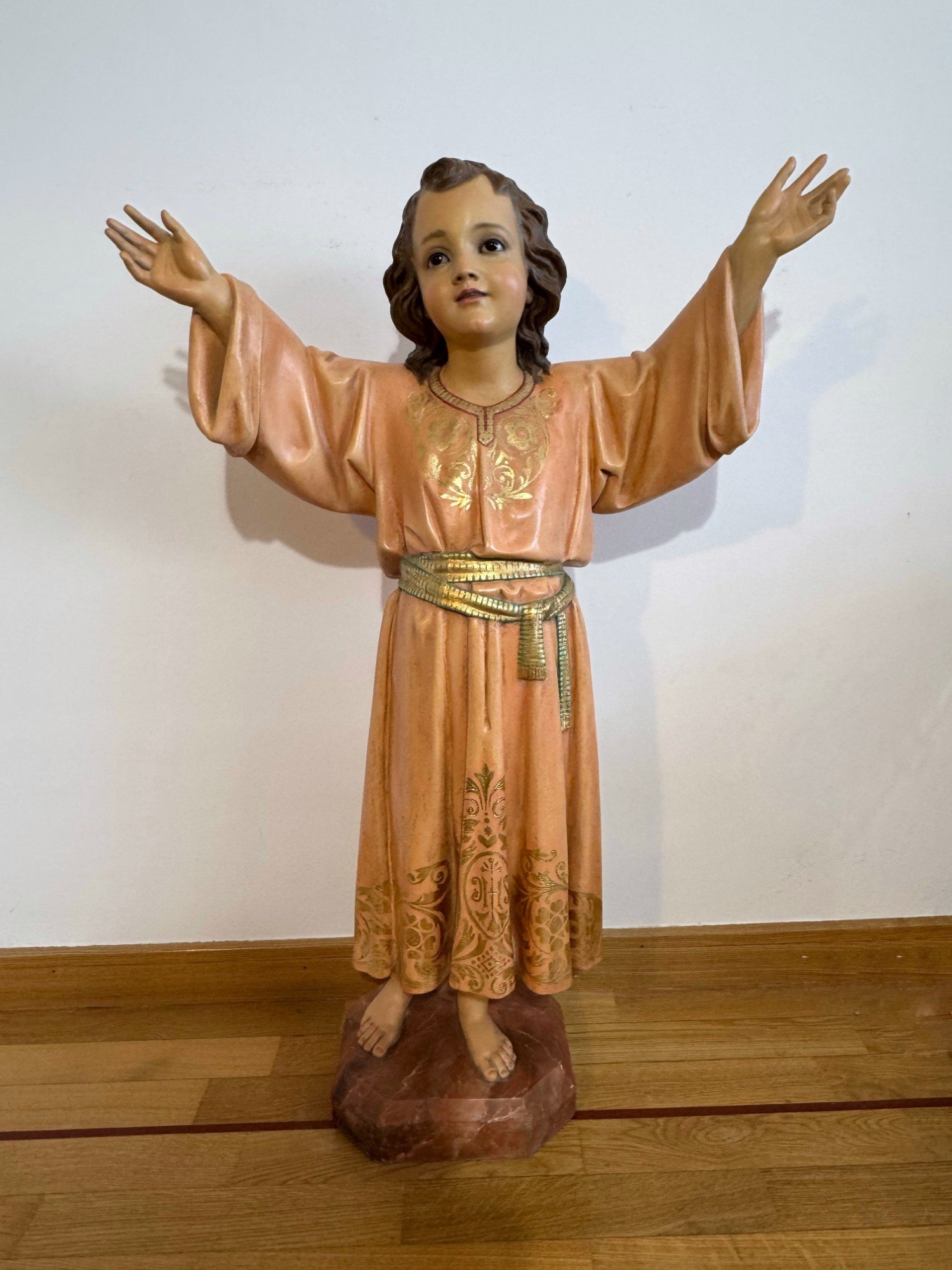 Reparación y repinte de Niño Jesús de gran formato — Reparaciones y repintes, foto 2